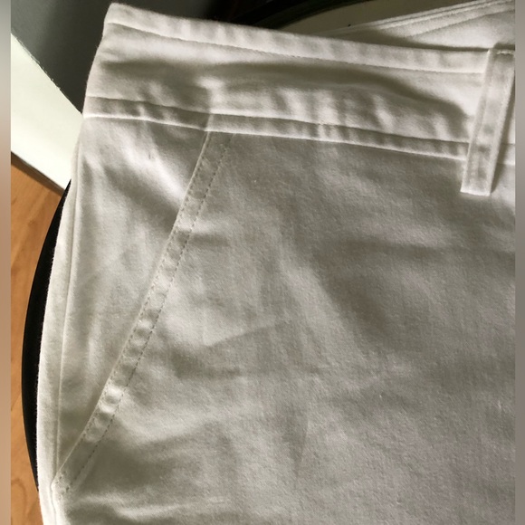 White capri pants, size 16 - Picture 5 of 5